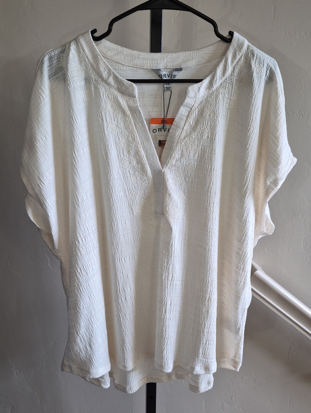 Orvis Women's Textured Split V-Neck Embroidered Top - Cream / Egret XXL
